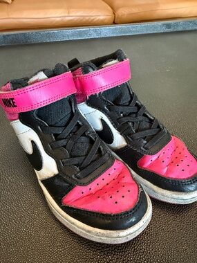 Nike Kids Mid-Top Kid Court Borough Sneakers in Black, Pink, White size 11C